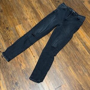 Forever 21 Button Fly Stretch Skinny Jeans
Waist 14
Rise 12
Inseam 28